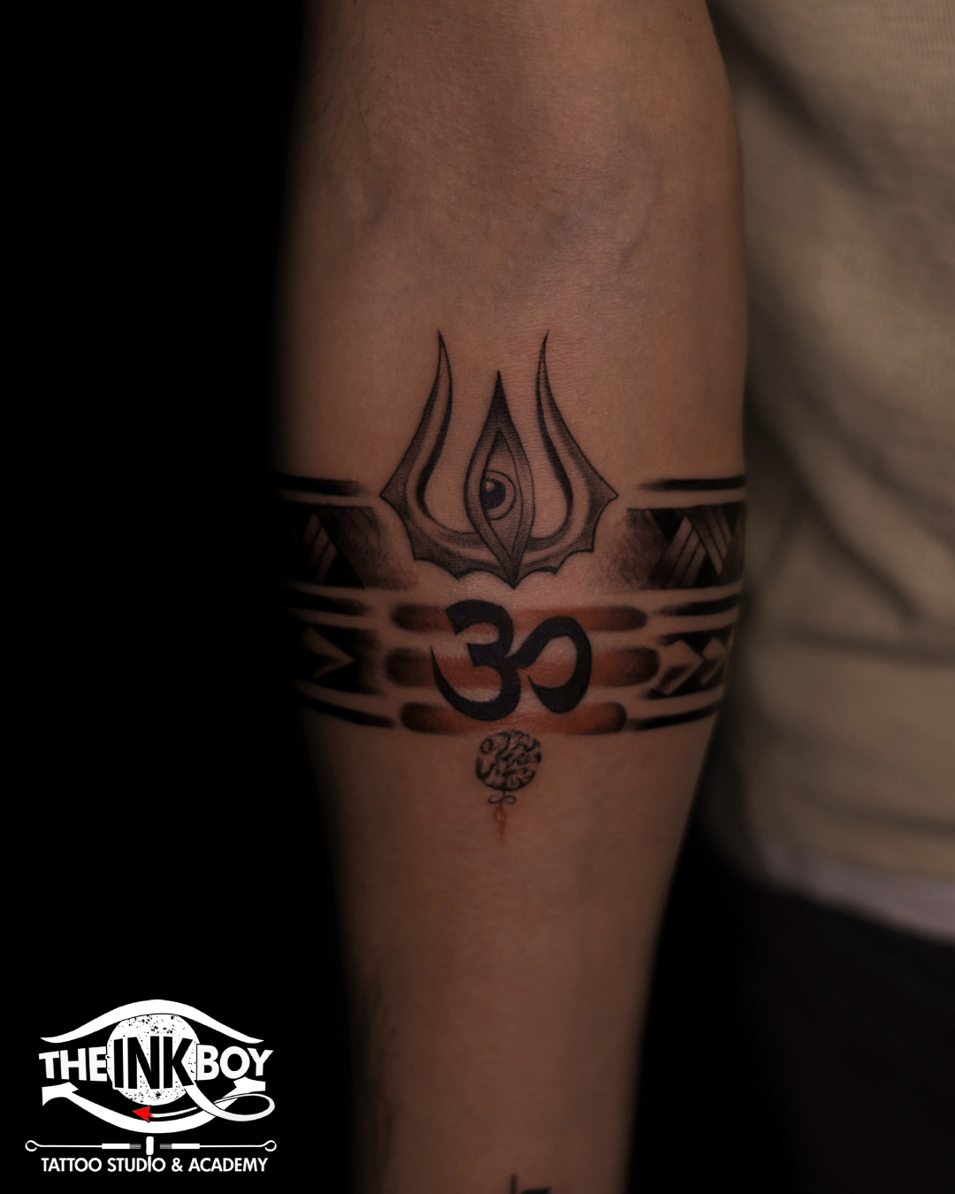 Tattoo uploaded by serhatunvertattooart • 🗻N A T U R E🗻 Band tattoo # tattoo #tattoos #tattooed #tattoodo #art #ink #inked #minimalist  #tattoowork #floraltattoo #moon tattoo #blactattoo #fineline #tattooartist  #tattoolove #dövme #dövmesanati ...